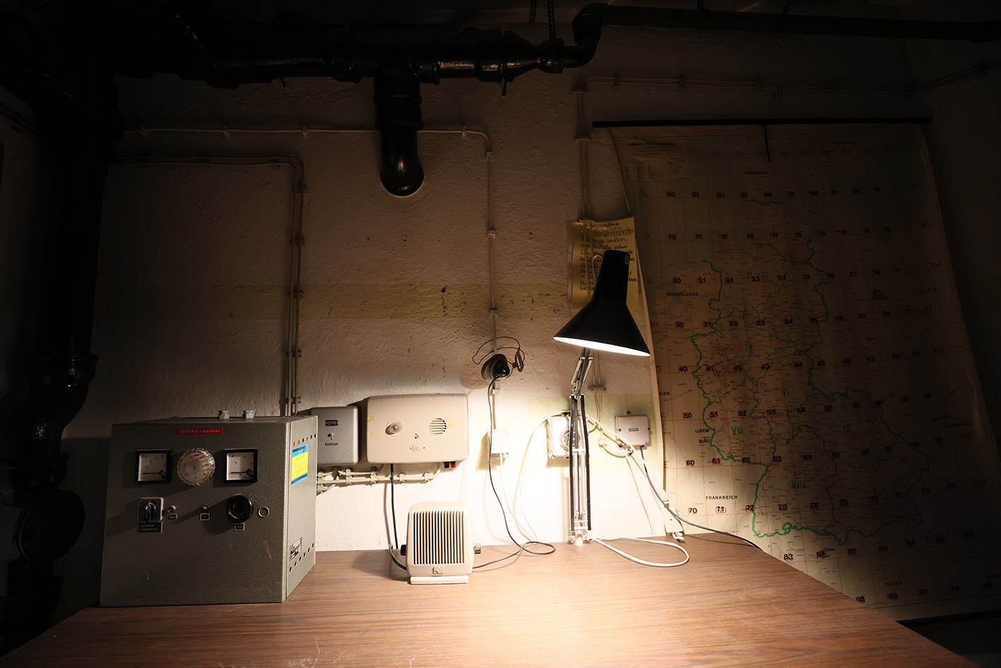 Kronacher Bunker Chef Tisch